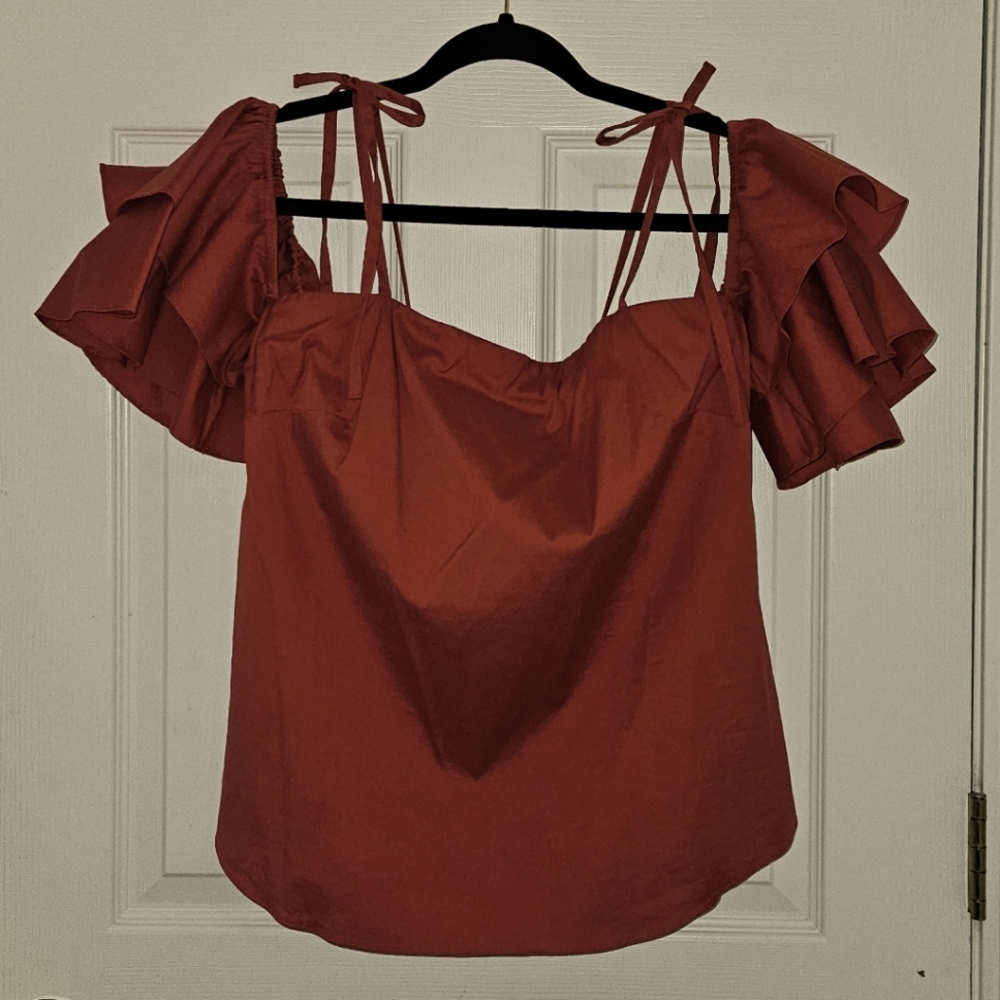 White House Black Market top, LIKE NEW CONDITION